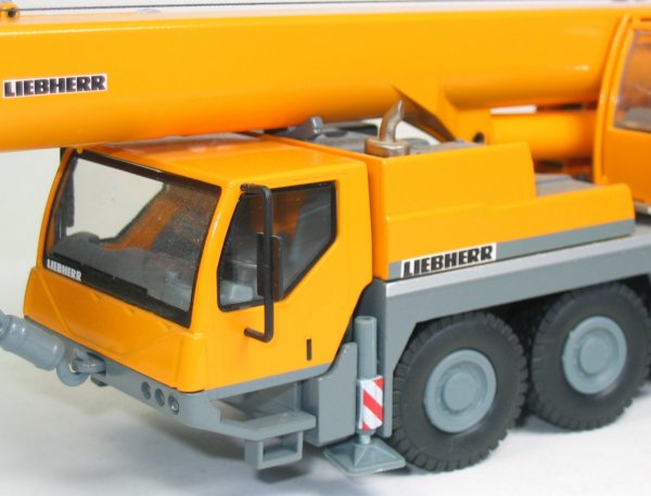 Liebherr LTM1070-4.1 Mobile Crane