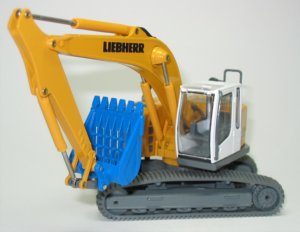 Liebherr R924 Compact with Riddle bucket