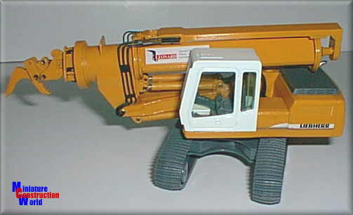 Liebherr R924 excavator with Leonard K8000 boom
