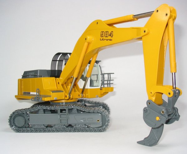 Liebherr R984C with quick coupler, bucket and ripper tooth