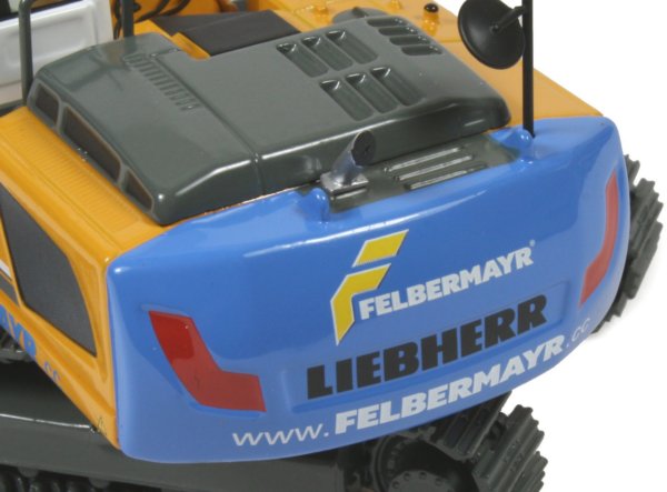 Liebherr R926 in Felbermayr livery