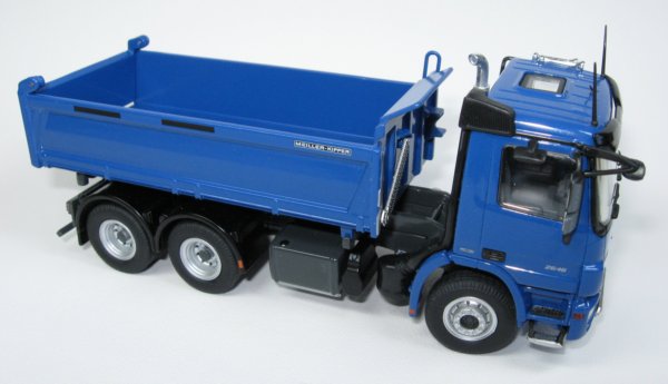 Actros 3-axle dump truck