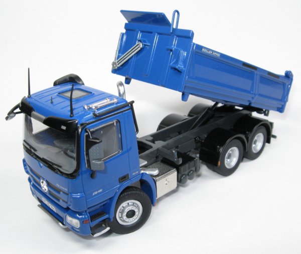 Actros 3-axle dump truck