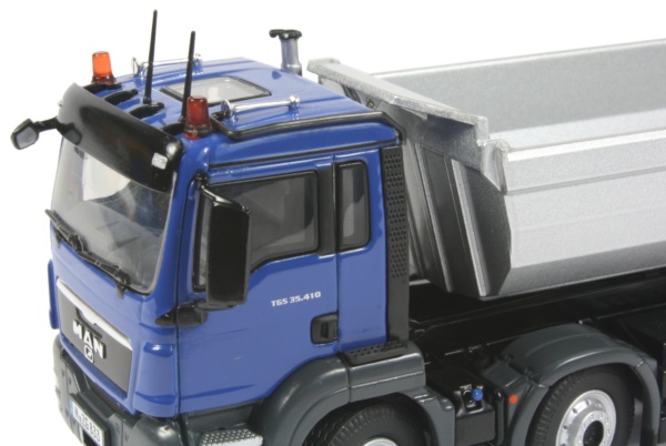 MAN TGS 4-axle Tipper with Halfpipe Body
