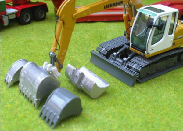 Bucket set for the Liebherr R313