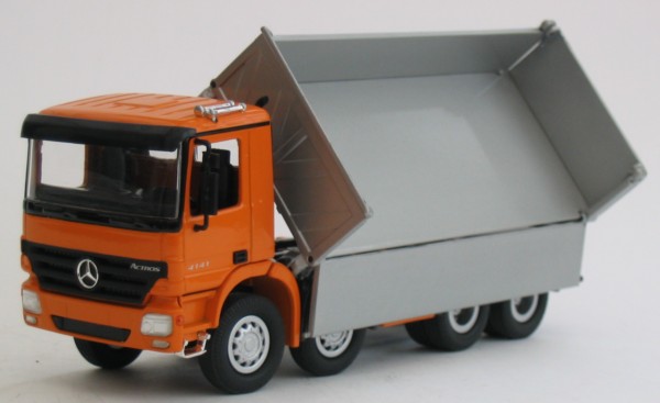 Actros 4-axle truck with 3-way tipping body