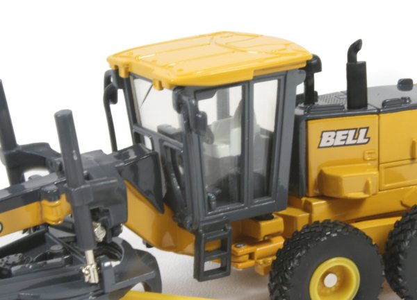 Bell 872D motor grader