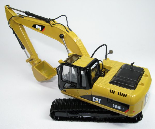 Caterpillar 323D Tracked Excavator