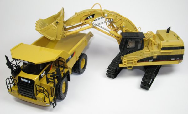 Caterpillar 772 Quarry Truck with 365C Shovel