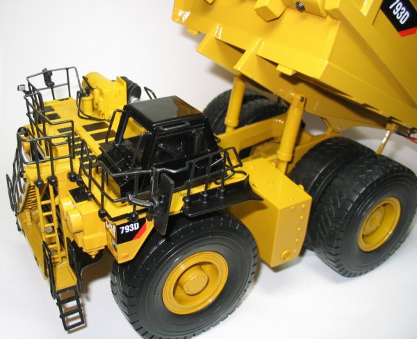 Caterpillar 793D Mining Truck