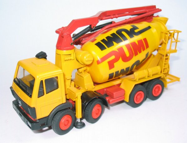 Putzmeister 4-axle Pumi
