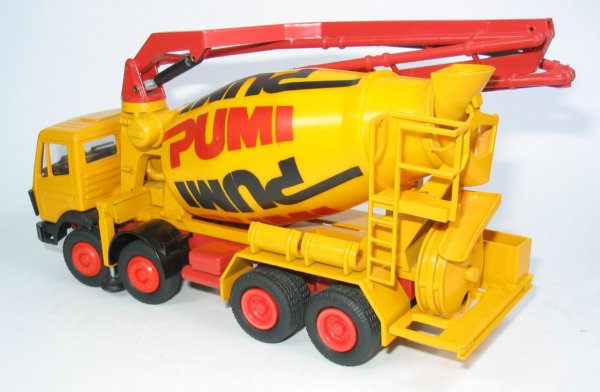 Putzmeister 4-axle Pumi