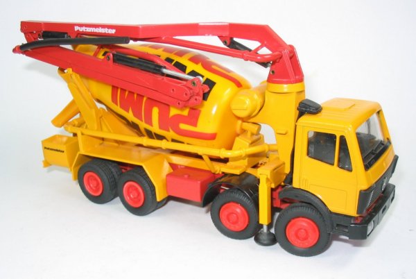 Putzmeister 4-axle Pumi