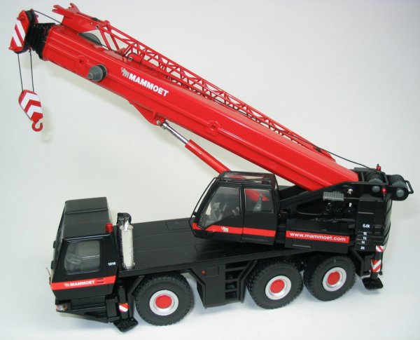 Grove GMK3055 in Mammoet Livery