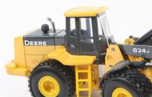 Deere 824J log loader