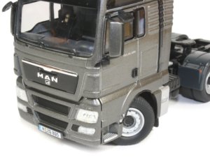 MAN TGX with Nooteboom 3-axle Pendel-X Trailer