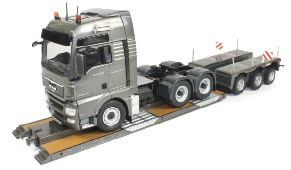 MAN TGX with Nooteboom 3-axle Pendel-X Trailer