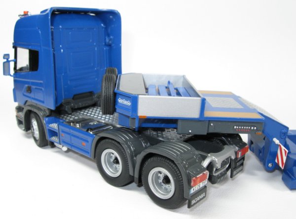 Scania 6x4 with Nooteboom 2-axle Pendel X trailer