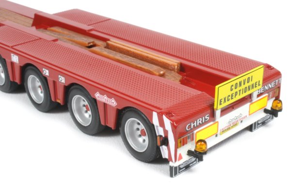 Miniature Construction World - Volvo 8x4 with Nooteboom Low