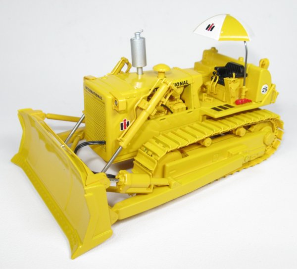 I.H TD25 dozer with umbrella