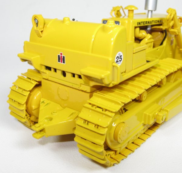 I.H TD25 dozer with umbrella