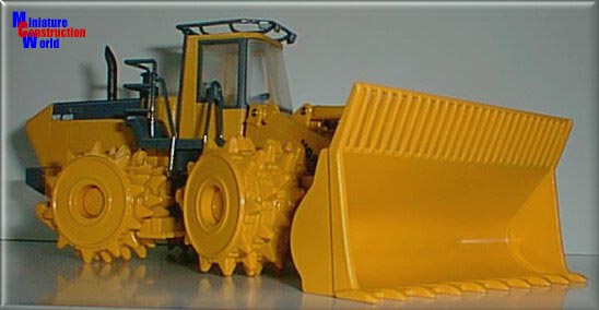 Komatsu WF450 compactor