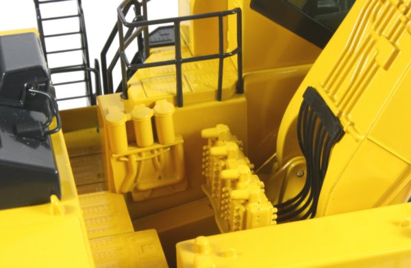 Komatsu PC2000 Shovel