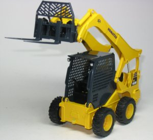Komatsu SK1026 Skid Steer Loader