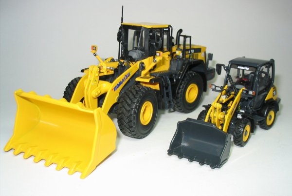 Komatsu WA470 and WA70 Wheel Loaders