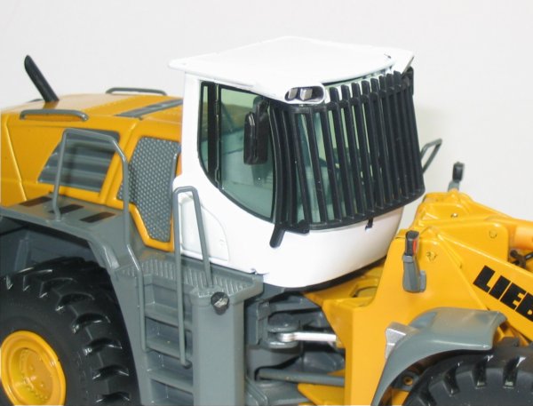 Liebherr L586 Wheel Loader