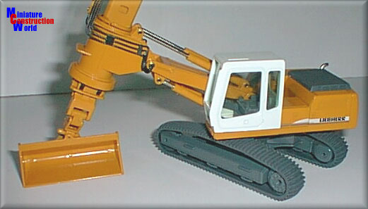 Liebherr R924 excavator with Leonard K8000 boom