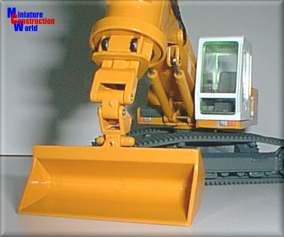 Liebherr R924 excavator with Leonard K8000 boom