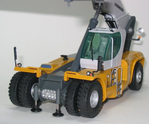 Liebherr LRS645 Reachstacker