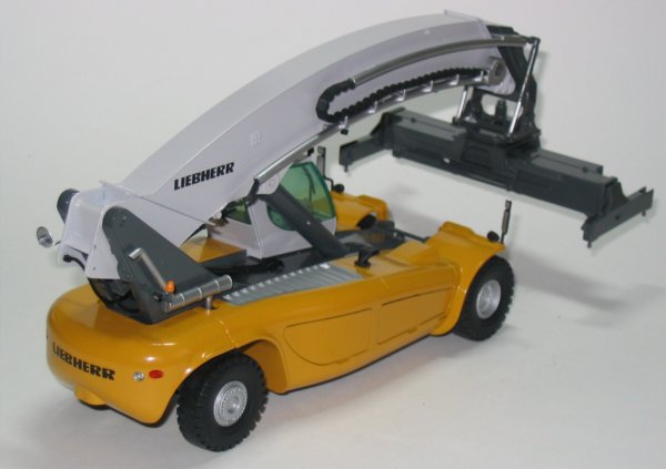 Liebherr LRS645 Reachstacker