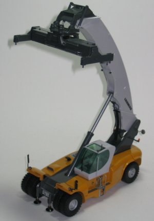 Liebherr LRS645 Reachstacker