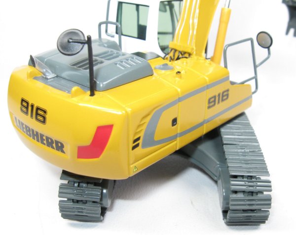 Liebherr R916 Advance