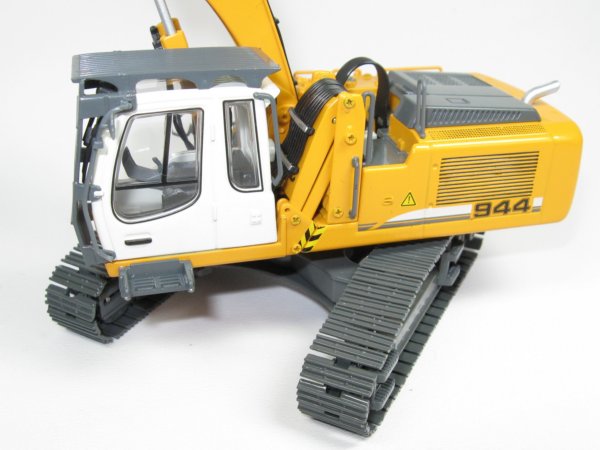 Liebherr R944C