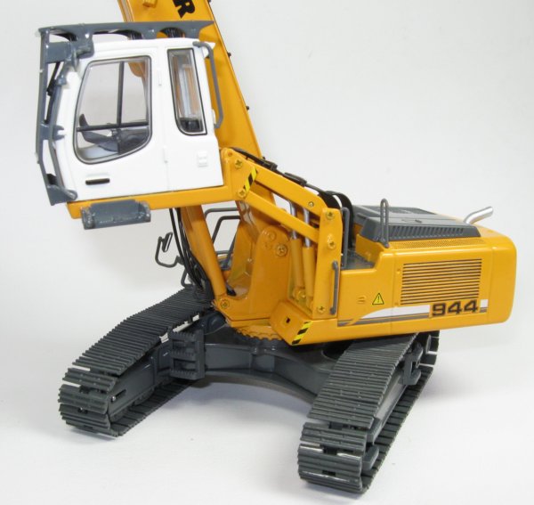 Liebherr R944C