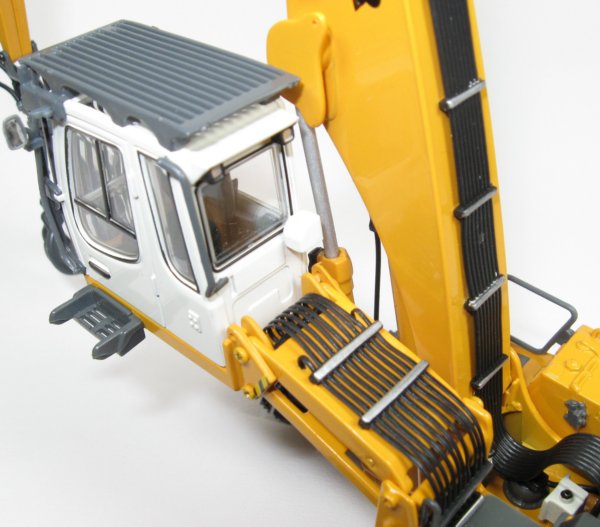 Liebherr R944C