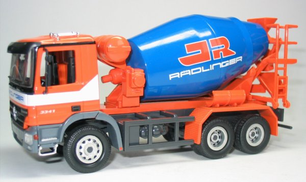 Liebherr HTM704 concrete mixer