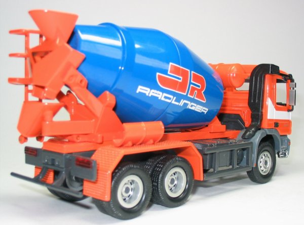 Liebherr HTM704 concrete mixer