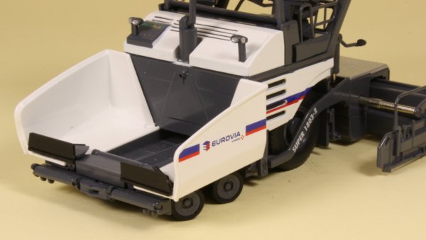 Voegele Super 1803-2 Wheeled Paver