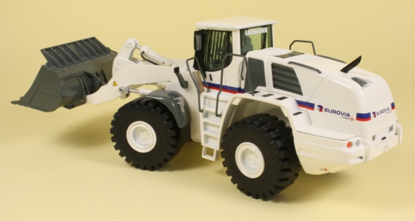 Liebherr L586 Wheel Loader