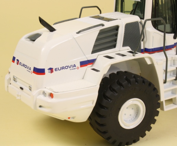 Liebherr L586 Wheel Loader