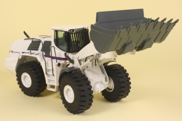 Liebherr L586 Wheel Loader