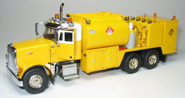 Peterbilt 357 with Elliot Fuel Lube Body