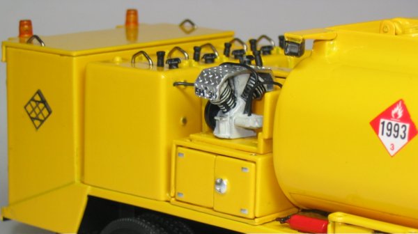 Peterbilt 357 with Elliot Fuel Lube Body