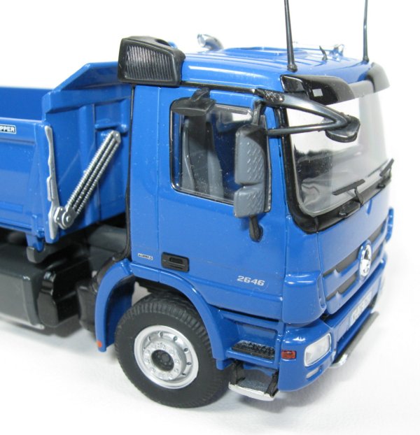 Actros 3-axle dump truck