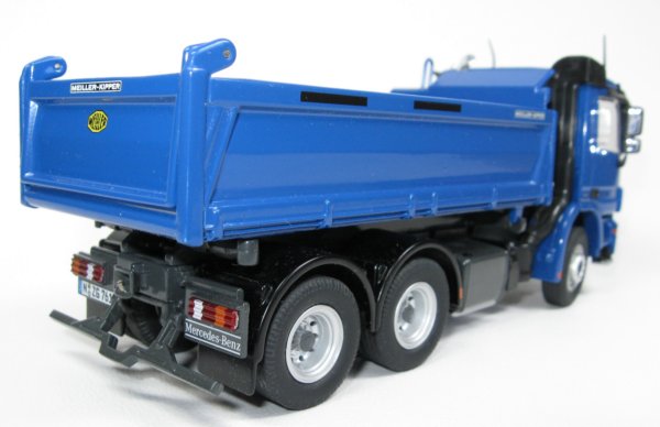 Actros 3-axle dump truck