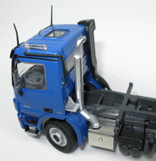 Actros 3-axle dump truck
